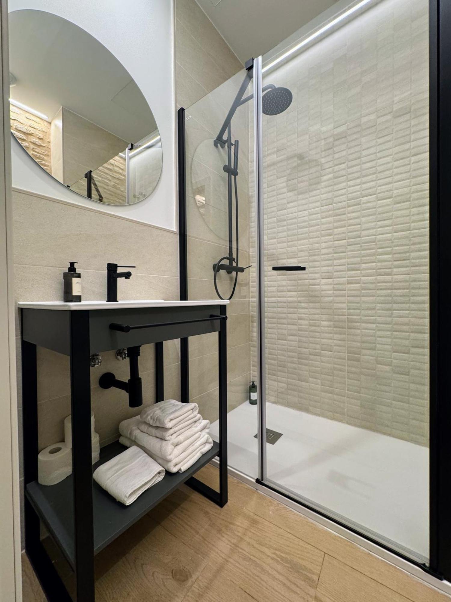 Redes Royale Apartments By Misterhost เซบีญา ภายนอก รูปภาพ